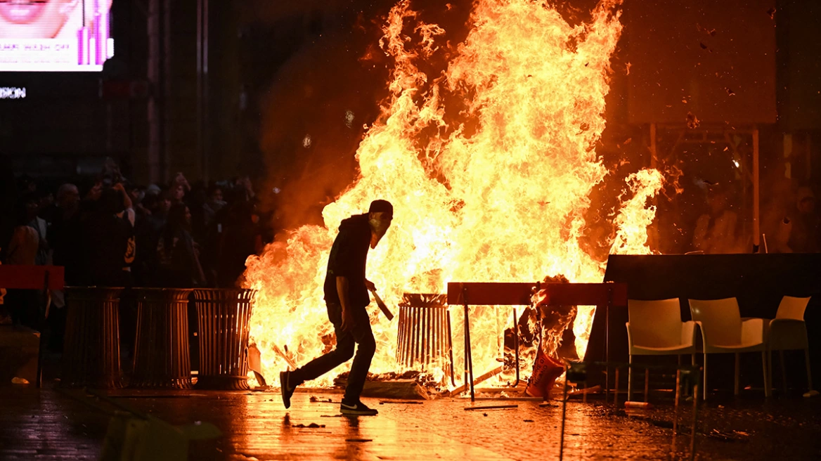 Επεισόδια στο κέντρο του Μιλάνου με πέτρες και δακρυγόνα - Συγκρούσεις διαδηλωτών με την αστυνομία και στη Μπολόνια