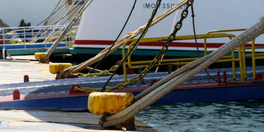 ΕΛΛΑΔΑ: Απεργία «δένει» τα πλοία στα λιμάνια 
