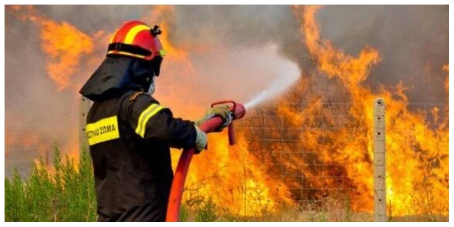 ΠΥΡΚΑΓΙΑ - Κ.ΑΜΙΑΝΤΟΣ: Τρία πυροσβεστικά οχήματα και 12 δασοπυροβέστες για την κατάσβεση της φωτιάς