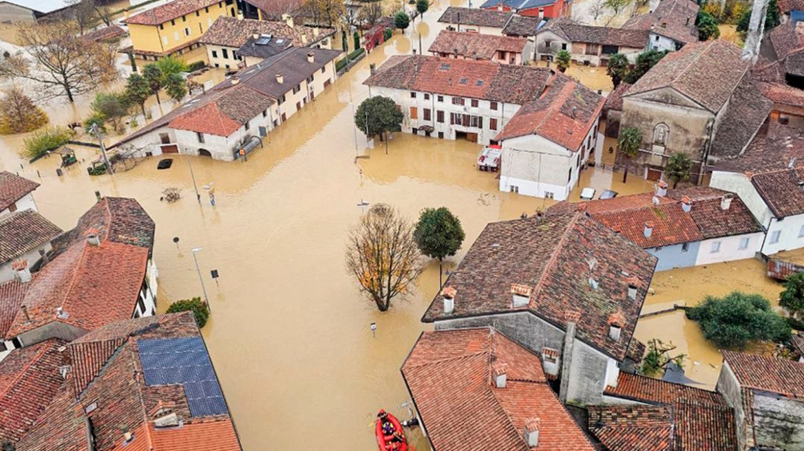 Δύο αγνοούμενοι μετά από κακοκαιρία στη βόρεια Ιταλία - Πλημμύρισαν δρόμοι, κλείνουν σχολεία - Δείτε βίντεο