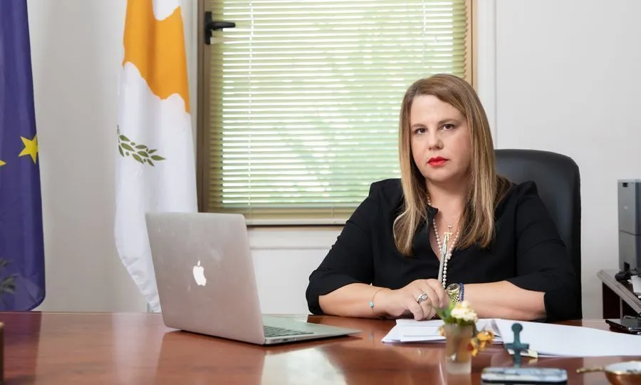 Επ. Διοικήσεως: Ζητά τροποποίηση περί ακίνητης ιδιοκτησίας νόμου για άρση διάκρισης φύλου