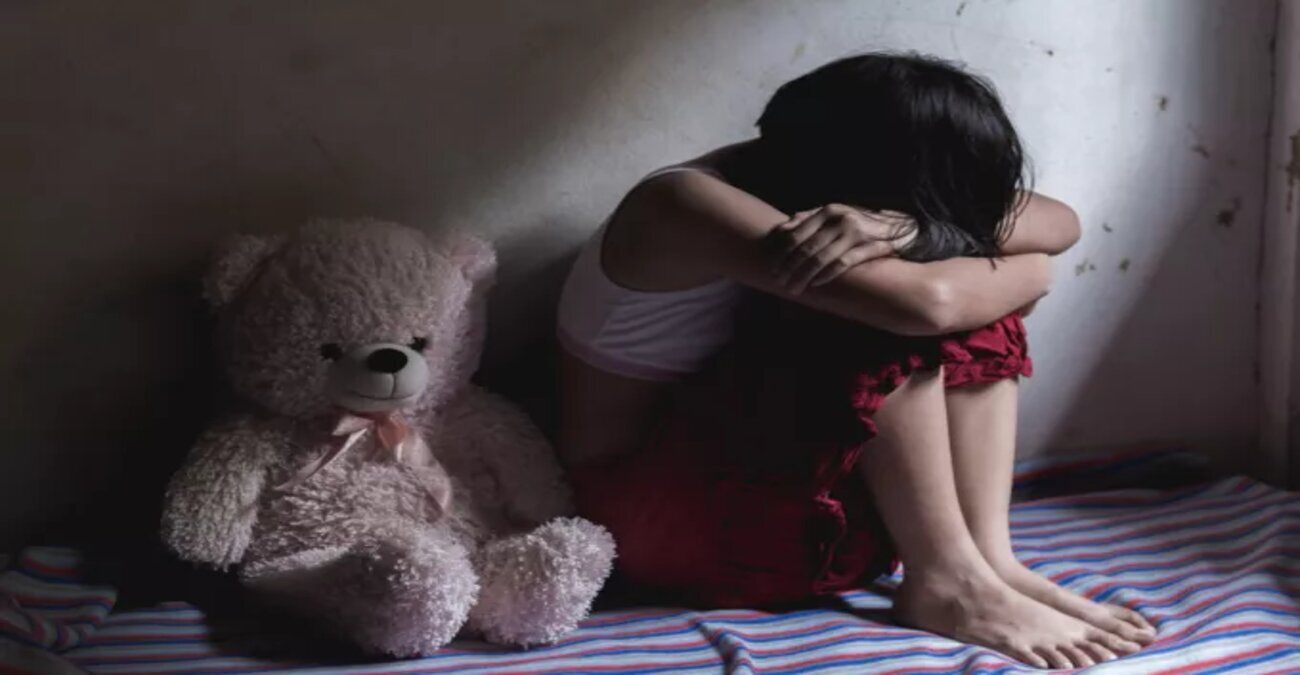 Νέα στοιχεία για τους βιασμούς της 14χρονης στην Ελλάδα - «Ψάξτε το κινητό της για να μάθετε την αλήθεια», έγραψε ο πατέρας της