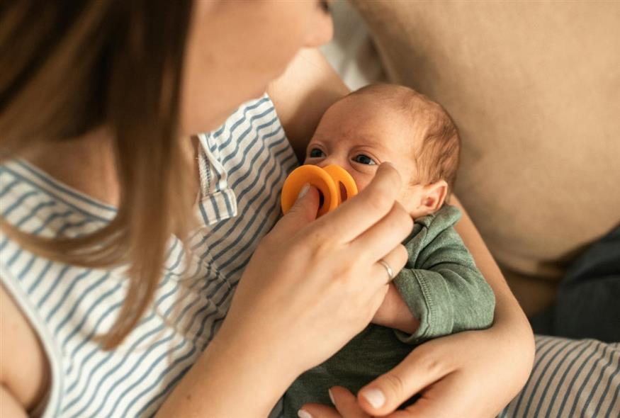 Συναγερμός στην Ευρώπη: Επικίνδυνες ουσίες σε βρεφικές πιπίλες - Συνδέονται με καρκίνο και ορμονικές διαταραχές