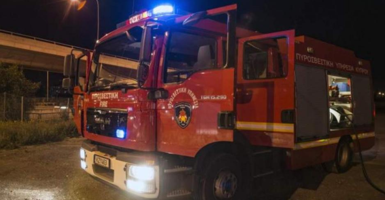 Συναγερμός στην Πυροσβεστική: Ξέσπασε πυρκαγιά στη Λευκωσία - Διασώθηκε γυναίκα με το κατοικίδιό της