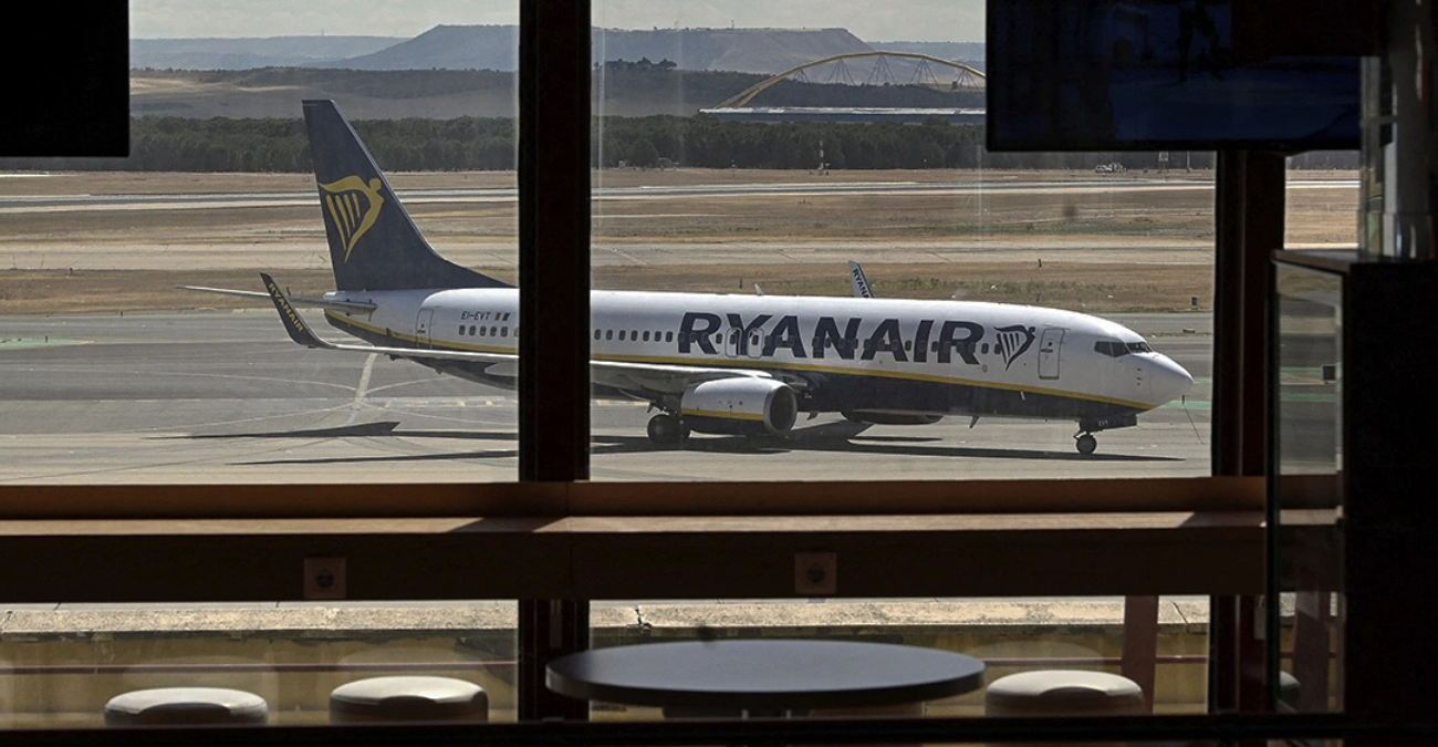 Η Ryanair μήνυσε επιβάτη και ζητά 15.000 ευρώ επειδή άλλαξε πορεία πτήση