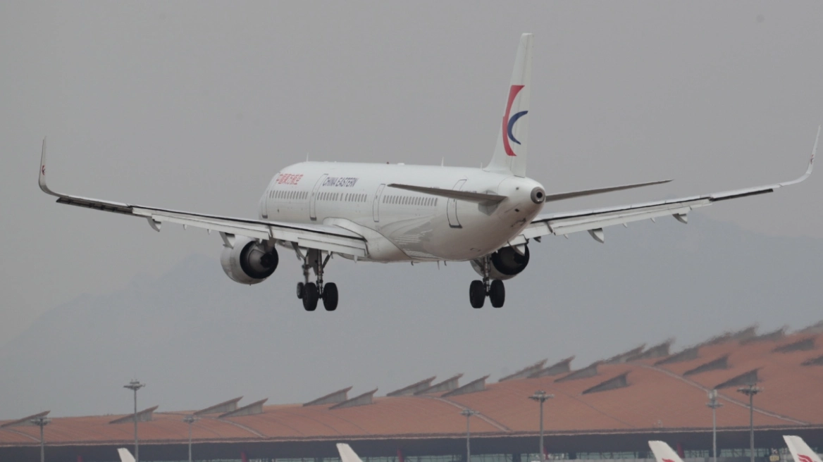 Σχεδόν 30 ώρες στον αέρα: Η απευθείας πτήση-ρεκόρ που ενώνει τρεις ηπείρους και καλύπτει 20.000 χλμ