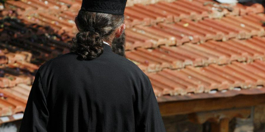 ΚΥΠΡΟΣ: Κλέφτες σεβάστηκαν ιερέα – Δεν μπόρεσαν να συνεχίσουν όταν είδαν τα ράσα