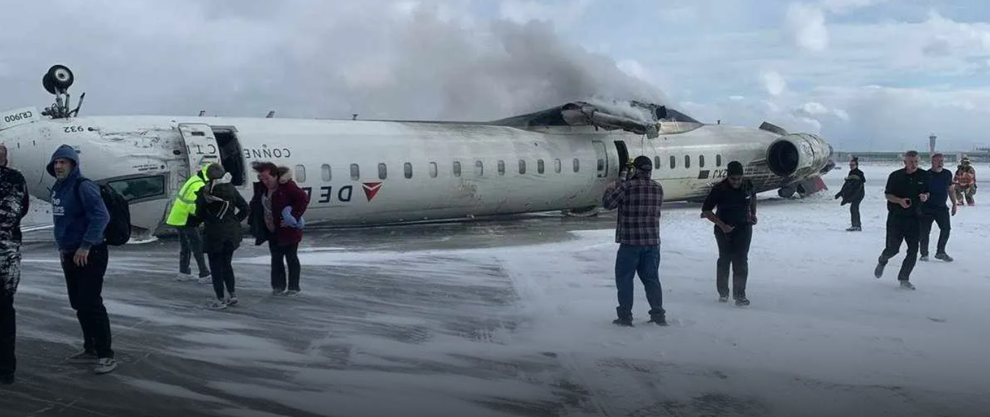 Video: Συναγερμός στον Καναδά - Αεροπλάνο της Delta Airlines αναποδογύρισε ενώ προσγειωνόταν