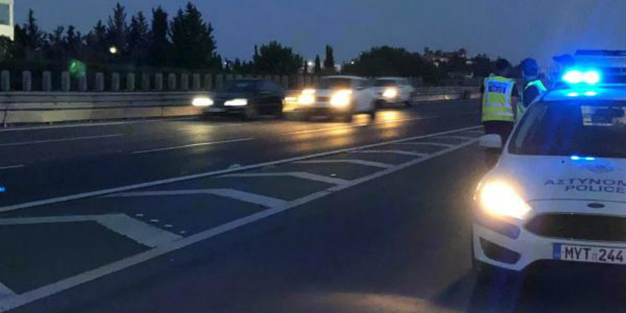 Ανατράπηκε όχημα στον αυτοκινητόδρομο Λευκωσίας-Λεμεσού - Στο νοσοκομείο ο οδηγός