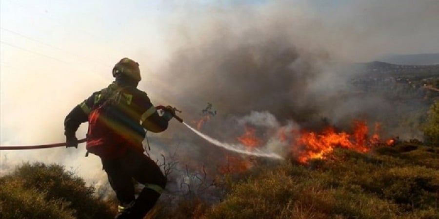 Ξέσπασε πυρκαγιά μεταξύ δύο περιοχών στην επ. Λεμεσού - Δείτε φωτογραφία