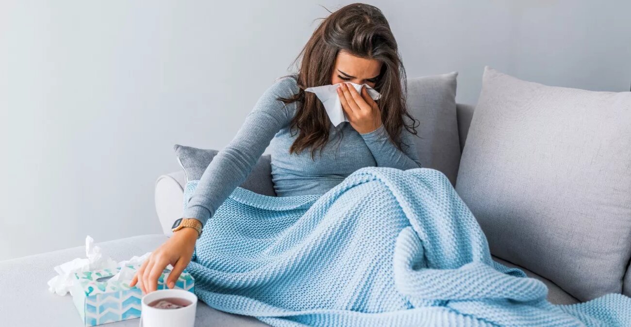 Έχετε γρίπη; Τι πρέπει να κάνετε – Πότε «κολλάει» ευκολότερα ο ιός