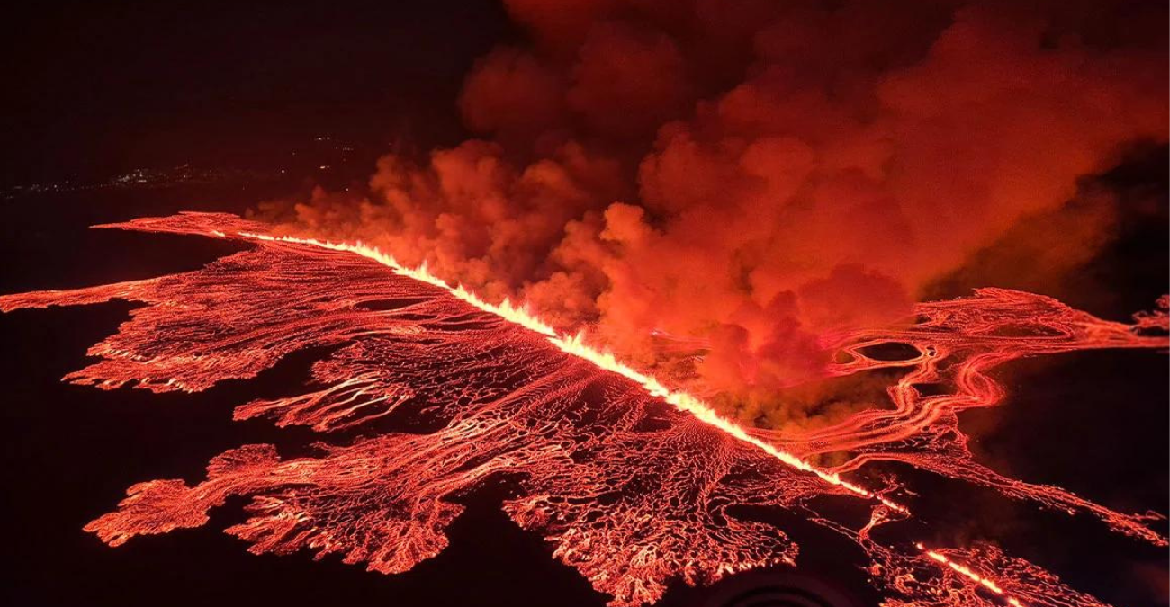 Ισλανδία: Εντυπωσιακές εικόνες από τη νέα έκρηξη του ηφαιστείου της χερσονήσου Ρέικιανες – Δείτε live