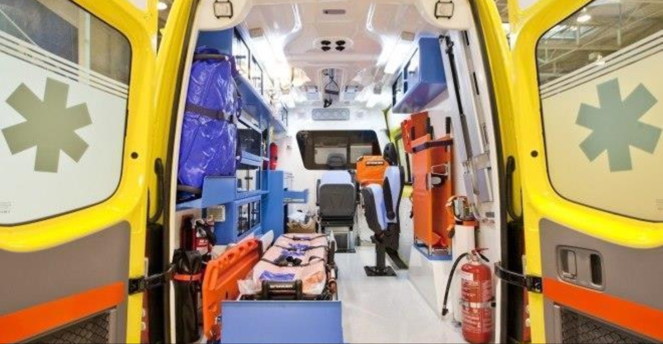 Στο Νοσοκομείο μοτοσικλετιστής μετά τη σύγκρουση στον Στρόβολο – Δείτε φωτογραφίες