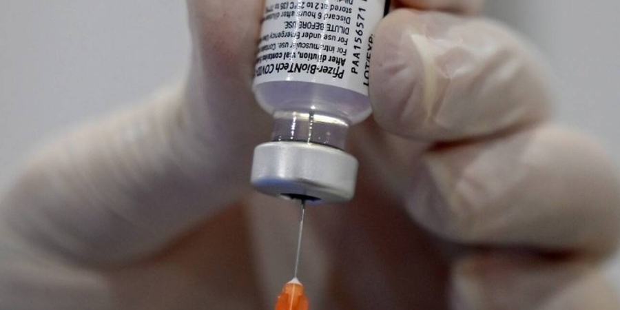 Εμβόλιο Pfizer: Δεν χρειάζεται ακόμη να προσαρμοστεί στις παραλλαγές της Covid-19