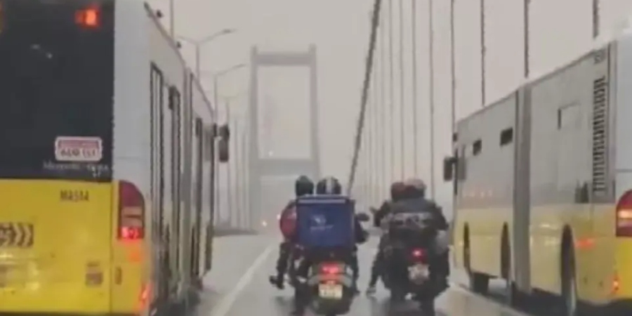 Λεωφορεία σχημάτισαν «τείχος» σε γέφυρα στην Τουρκία για να προφυλάξουν μοτοσυκλετιστές από τον άνεμο