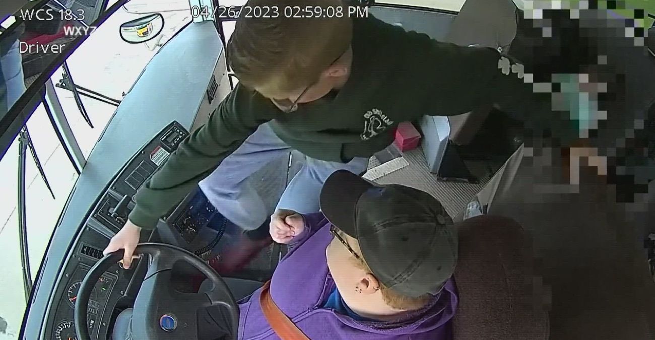 Ατρόμητος μαθητής στις ΗΠΑ ακινητοποίησε σχολικό λεωφορείο όταν λιποθύμησε ο οδηγός - Βίντεο