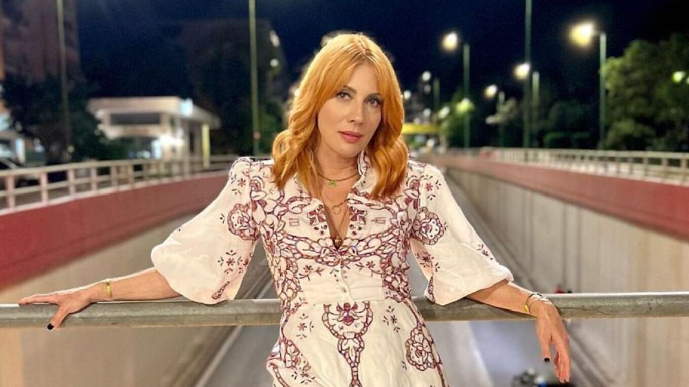 Σμαράγδα Καρύδη: Η ονειρεμένη της φωτό με μπικίνι & φόντο το μαγικό ηλιοβασίλεμα στον Ινδικό Ωκεανό