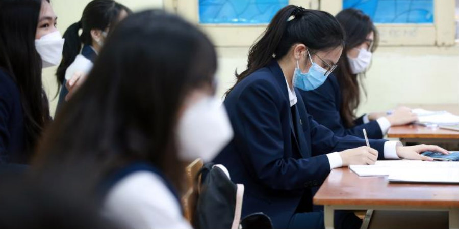 Σύσταση στους μαθητές της δευτεροβάθμιας εκπαίδευσης στη Βρετανία να φορούν μάσκες