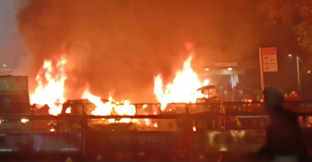 ΒΙΝΤΕΟ: Έκρηξη κοντά στο Κόκκινο Φρούριο, στο Νέο Δελχί – Οχτώ νεκροί και δεκάδες τραυματίες