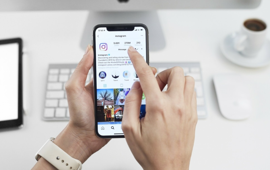 Πώς το κινητό σας παρακολουθεί κάθε στιγμή τις κινήσεις σας