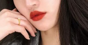 Νεκρή 29χρονη influencer από καρκίνο - Νόμιζε πως είχε μυϊκό τραυματισμό