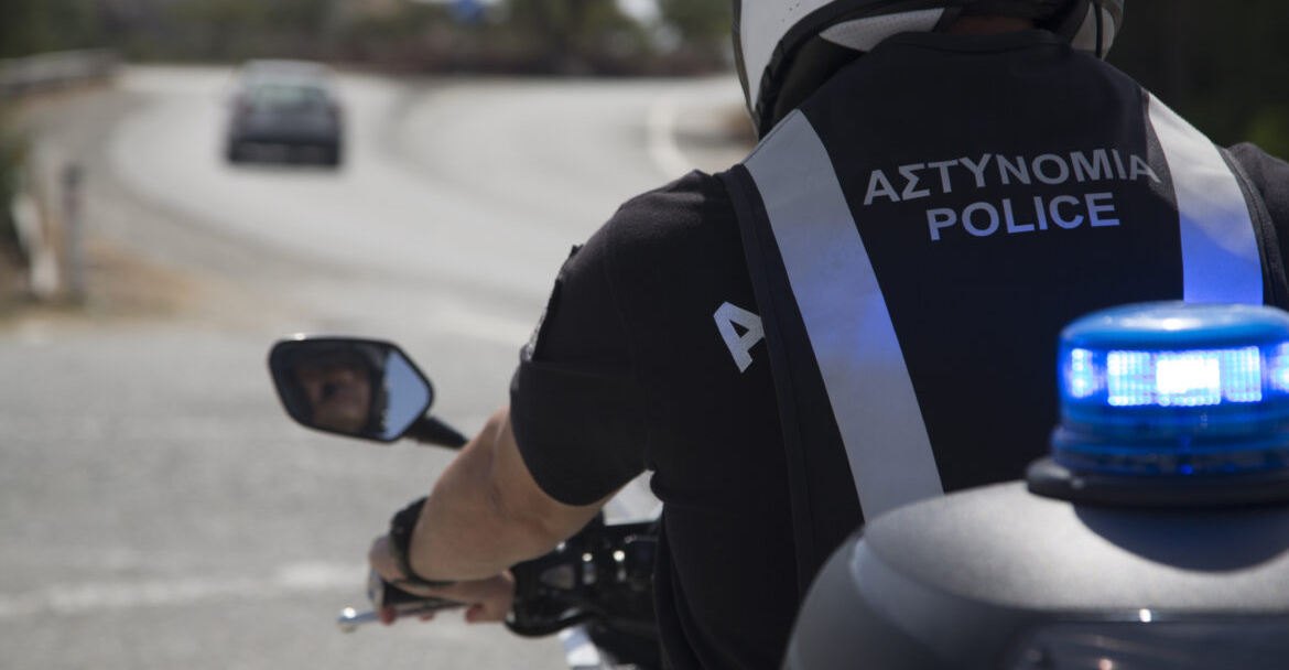 Μπλόκα παντού: «Ξεχύθηκε» στους δρόμους η Αστυνομία - Τι ελέγχει 