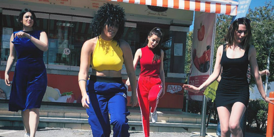 Spice Girls αλά κυπριακά - 4 πασίγνωστες ραδιοφωνικοί παραγωγοί 'εκτελούν' το Wannabe - VIDEO 
