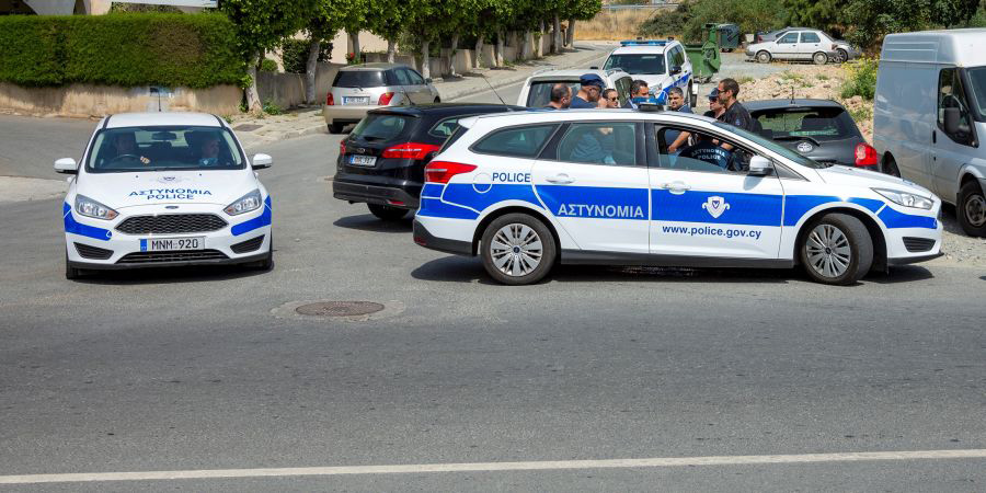 ΠΑΦΟΣ – ΤΡΟΧΑΙΟ: Ανατράπηκε όχημα – Προσπάθειες για απεγκλωβισμό του οδηγού 