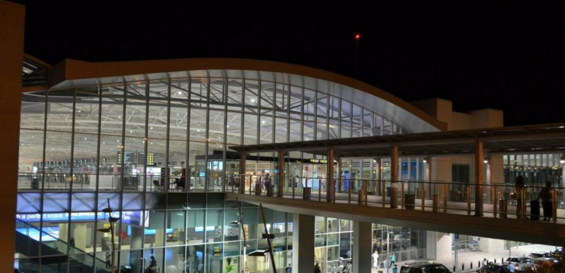Aεροδρόμιο Λάρνακας: Έκρυψαν ηρωίνη μέσα σε στολές και περούκες - ΦΩΤΟΓΡΑΦΙΕΣ 