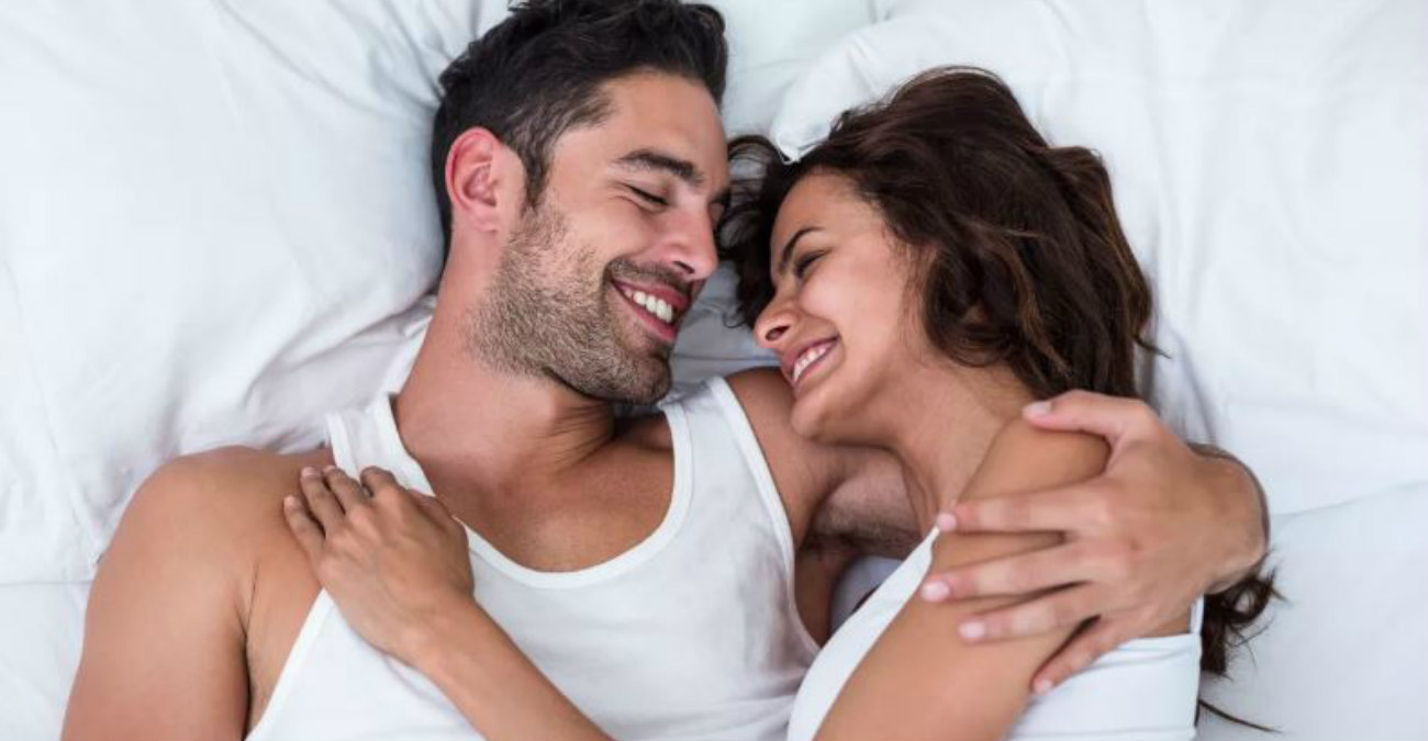 Σχέσεις: Τα 5 λεπτά στο κρεβάτι που μας φέρνουν πιο κοντά