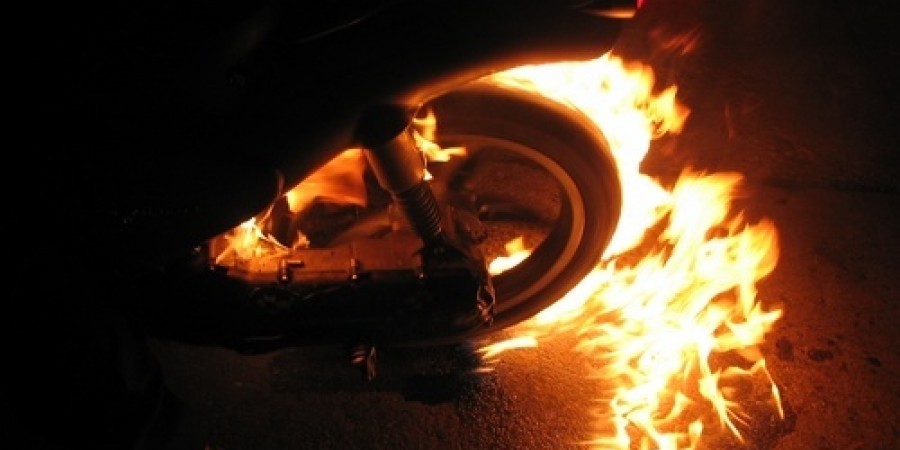 ΑΓΙΑ ΝΑΠΑ: Κακόβουλη ενέργεια η φωτιά στα σκούτερ - Αναζητεί τους δράστες η Αστυνομία 