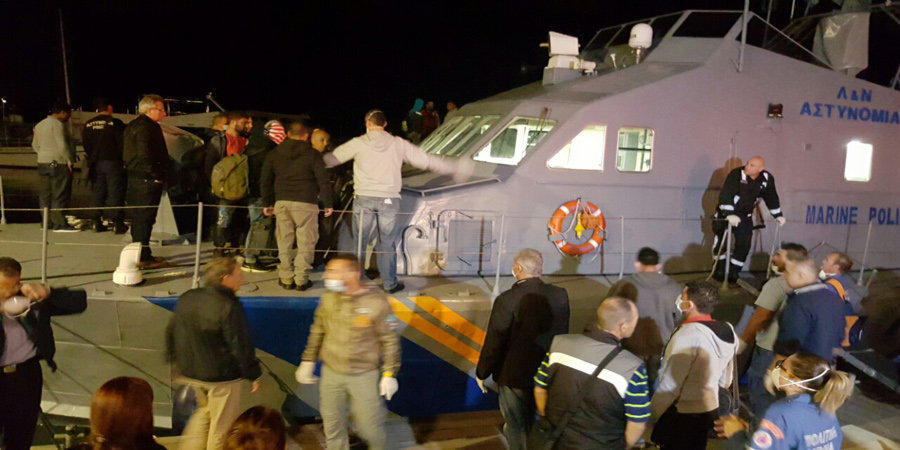 ΠΥΡΓΟΣ ΤΥΛΛΥΡΙΑΣ:Πλοιάριο με μετανάστες ρυμουλκήθηκε από τη Λιμενική Αστυνομία
