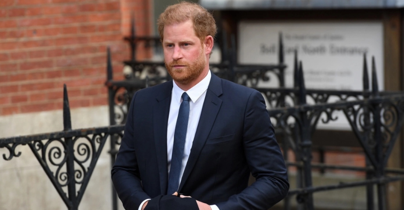 Επίσκεψη-έκπληξη του πρίγκιπα Χάρι στο Λονδίνο - Ο Κάρολος δεν θα τον δει γιατί είναι... πολύ απασχολημένος