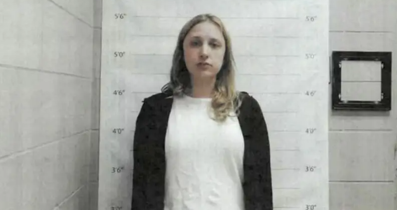 Σοκ σε λύκειο θηλέων: Καθηγήτρια Βιολογίας συνελήφθη και απολύθηκε γιατί έκανε σεξ με μαθήτριά της