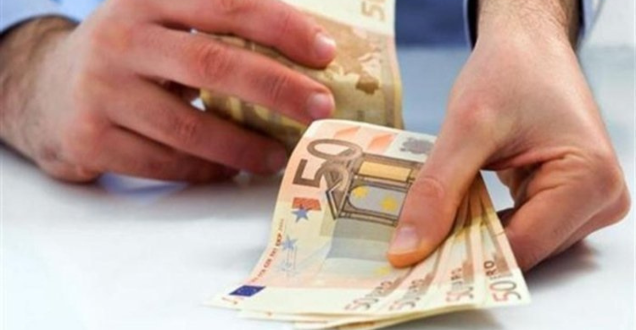 Επιδόματα Αυγούστου: Ποιοι θα δουν επιπλέον χρήματα στους λογαριασμούς τους – Οι ημερομηνίες πληρωμών