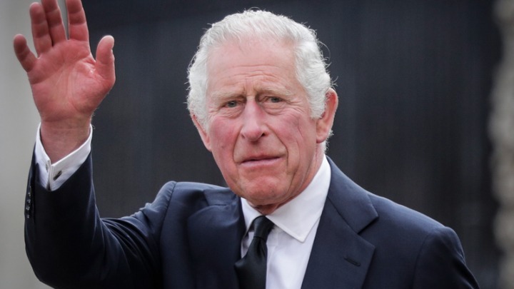 Βασιλιάς Κάρολος: «Ανταποκρίνεται υπέροχα» λένε κύκλοι του παλατιού μετά τη θεραπεία του καρκίνου