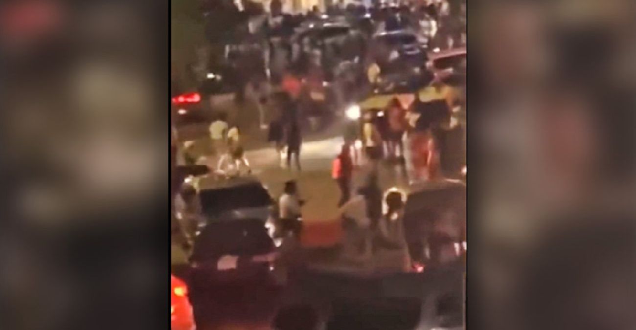 ΗΠΑ: Πυροβολισμοί έξω από εμπορικό κέντρο στο Ιλινόις – Αναφορές για δεκάδες τραυματίες