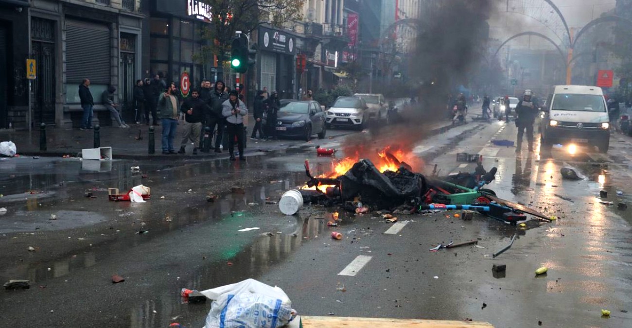 Άναψαν τα αίματα στους δρόμους των Βρυξελλών: Συγκρούσεις και φωτιές μετά την ήττα της Εθνικής Βελγίου στο Μουντιάλ - Βίντεο
