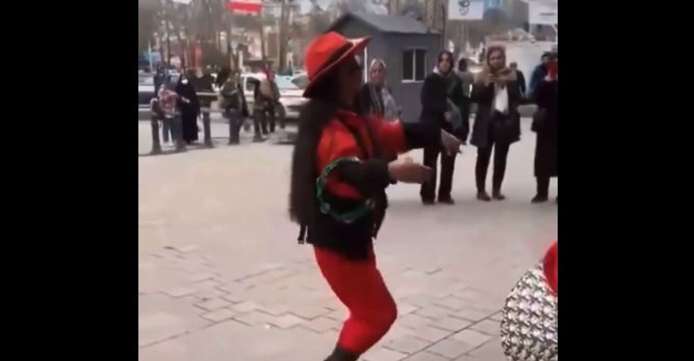 Δύο νεαρές γυναίκες συνελήφθησαν στο Ιράν επειδή χόρεψαν δημοσίως - Δείτε βίντεο