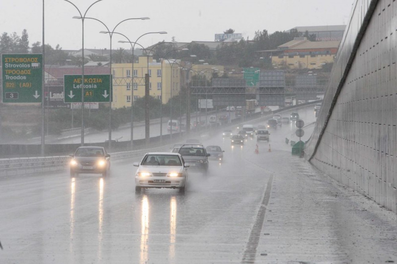 Προβλήματα στο οδικό δίκτυο - Περιορισμένη ορατότητα λόγω βροχόπτωσης στους δρόμους