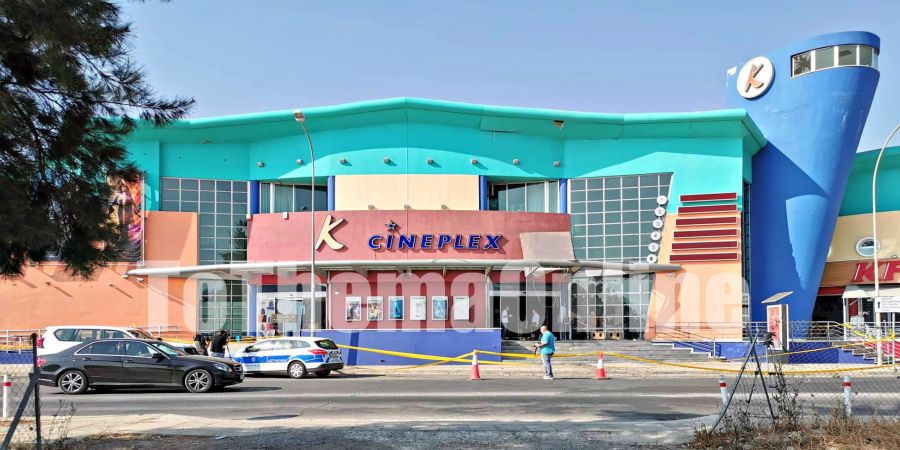 ΕΓΚΩΜΗ: Σε ατύχημα αποδίδει την έκρηξη ο ιδιοκτήτης του σινεμά  -  ΦΩΤΟΓΡΑΦΙΕΣ από το σημείο 