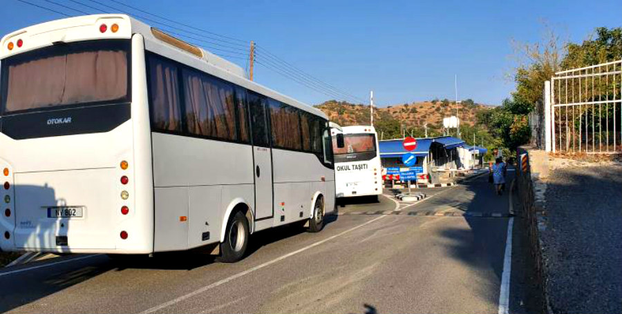 Άρχισε η διέλευση των Τ/κ στο οδόφραγμα του Λιμνίτη για τους «εορτασμούς» για τον βομβαρδισμό της Τηλλυρίας 