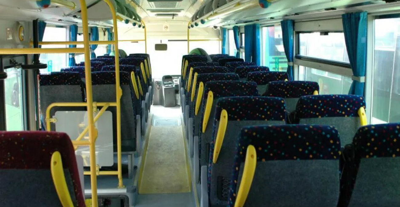 Αναστάτωση στην Πάφο: Μαθητές πέταξαν φιάλη στα πόδια οδηγού λεωφορείου - Διακόπηκε το δρομολόγιο