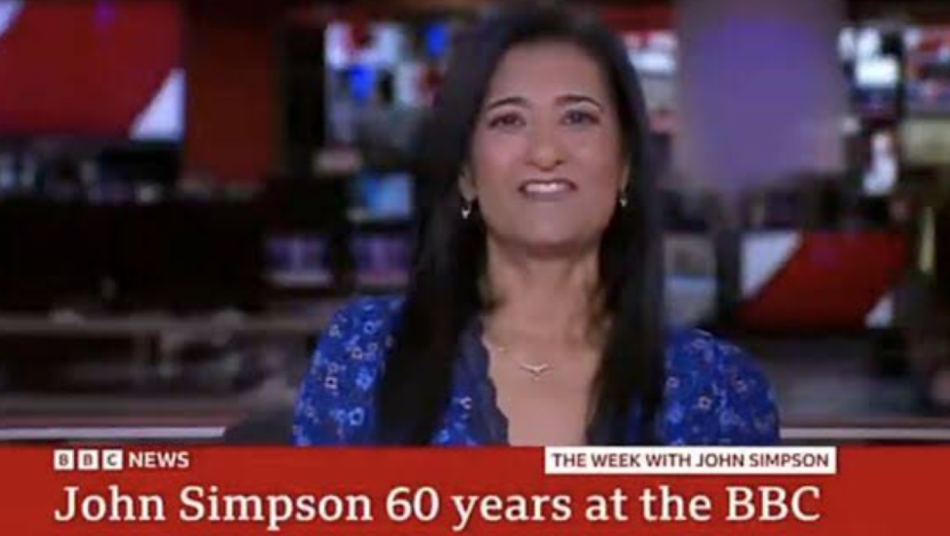 Αμήχανη στιγμή στο BBC: Ηλικιωμένος δημοσιογράφος ρώτησε παρουσιάστρια «θα μπορούσα να σε φιλήσω;» και το φιλί μεταδόθηκε on air – Δείτε βίντεο