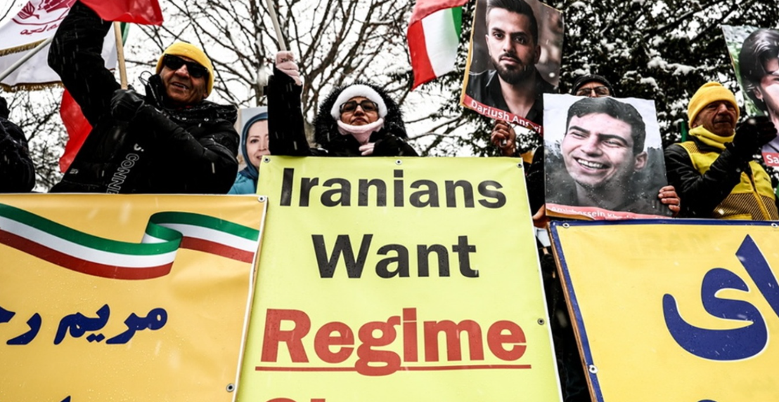 Εξέγερση κατά των μουλάδων στο Ιράν: Μεγάλες διαδηλώσεις, πολίτης έριξε αυτοκίνητο πάνω σε αστυνομικούς, χωρίς Ίντερνετ η χώρα