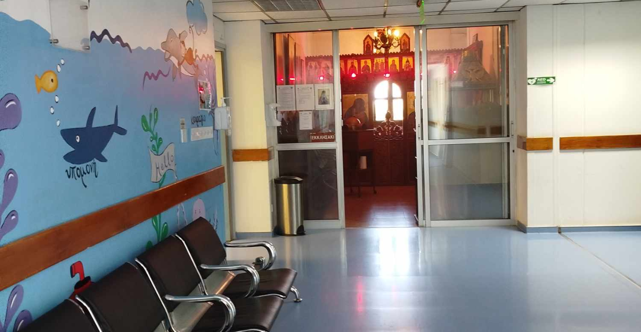 Το εκκλησάκι μέσα στο Μακάρειο Νοσοκομείο που δεν γνώριζες - Όταν ο πόνος διασταυρώνεται με την πίστη στον δεύτερο όροφο