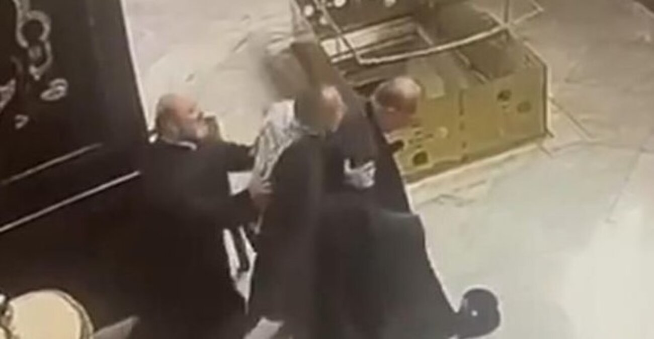 Κωνσταντινούπολη: «Ιερός» καβγάς σε εκκλησία - Αρχιμανδρίτης ξυλοκόπησε Μητροπολίτη - Δείτε βίντεο