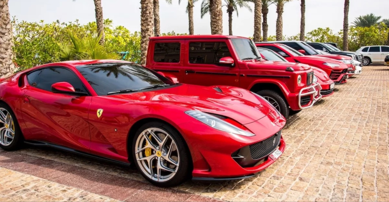 Το αυτοκόλλητο που κάνει θραύση στα αυτοκίνητα στο Ντουμπάϊ - Δείτε φωτογραφία