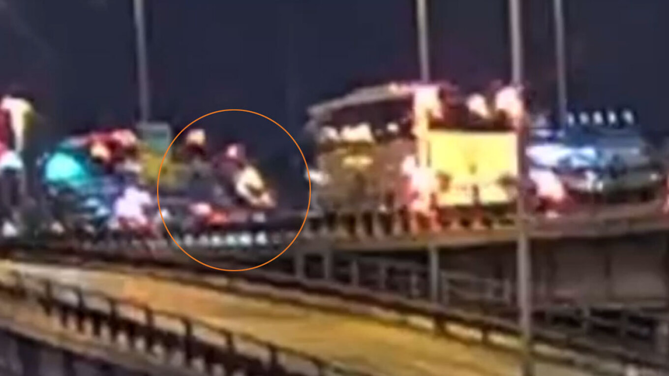Τραγωδία στη Βενετία: Η στιγμή που το λεωφορείο πέφτει από τη γέφυρα - Βίντεο ντοκουμέντο 