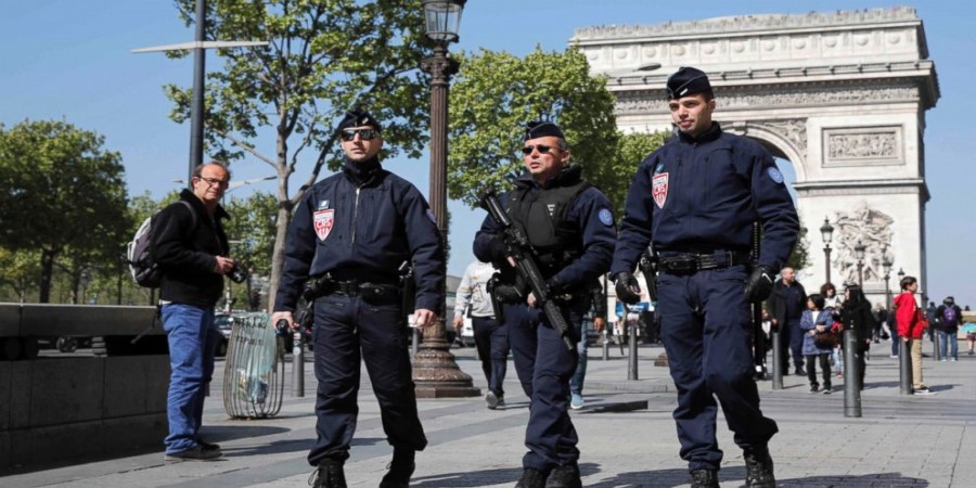 Συναγερμός στη Γαλλία: Αστυνομικοί πυροβόλησαν γυναίκα που υπερασπιζόταν την τρομοκρατία